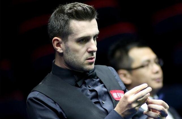 迫使其向侧 迫使其向侧